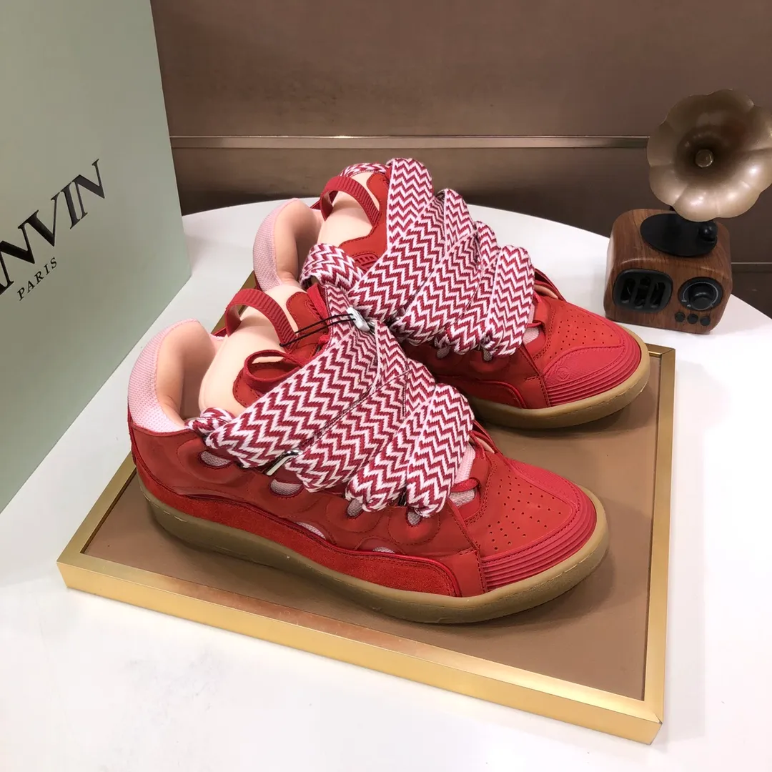 Men's men's shoes💰820💰[LANVIN] The latest lace-up fashionable casual couple sneakers, high-quality CLAY couple series‼ ️ The latest trendy products of the season 🌈Many bloggers have planted grass and purchased the original open-mold customization. The upper and outsole are sewn with mark threads without edge sealing. A variety of material splicing combination design. Very versatile for fashionable and casual wear. Comfortable on the feet. Self-recommended. Upper cowhide + cow suede + breathable mesh lining. Foot-padding cowhide. Exclusive original open-mold clear logo rubber outsole ⚠️Couple standard size 36-40 for women and 38-44 for men.
